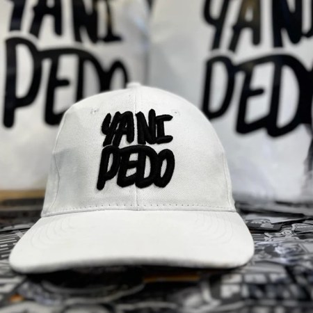 Gorra bordada Ya ni pedo