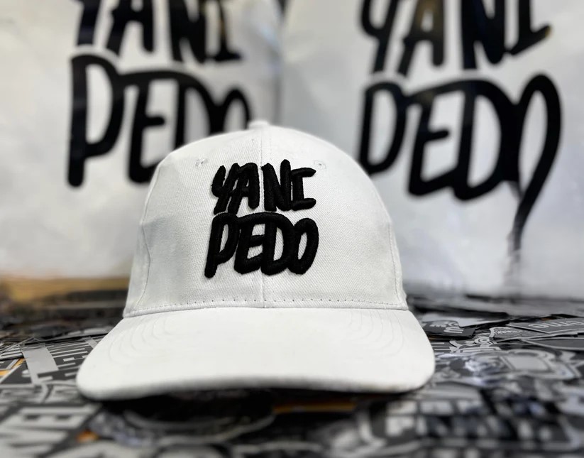 Gorra bordada Ya ni pedo